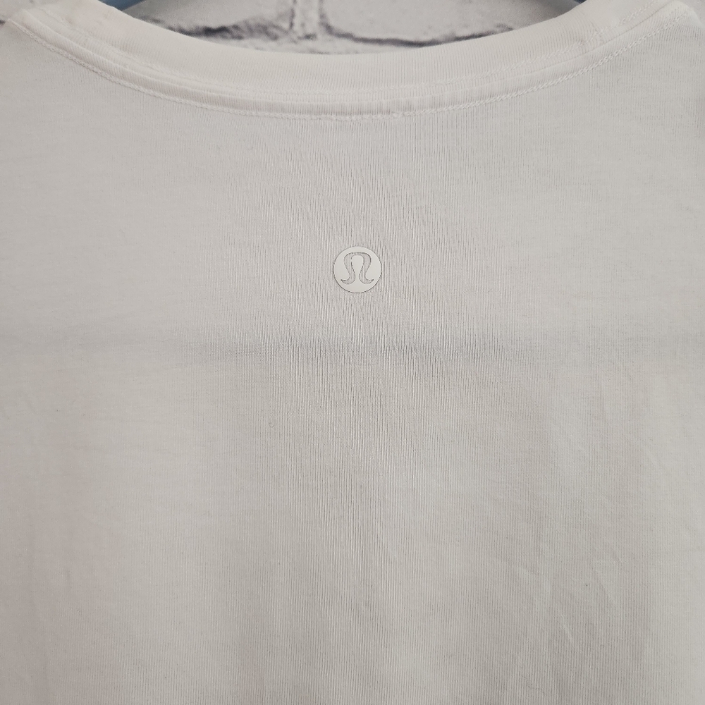 Lululemon Short Sleeve Shirt - Picture 4 of 6